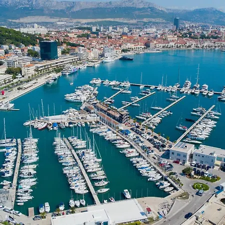 Adriatic Retreat Meje, 4 Min Walk To The アパート スプリト